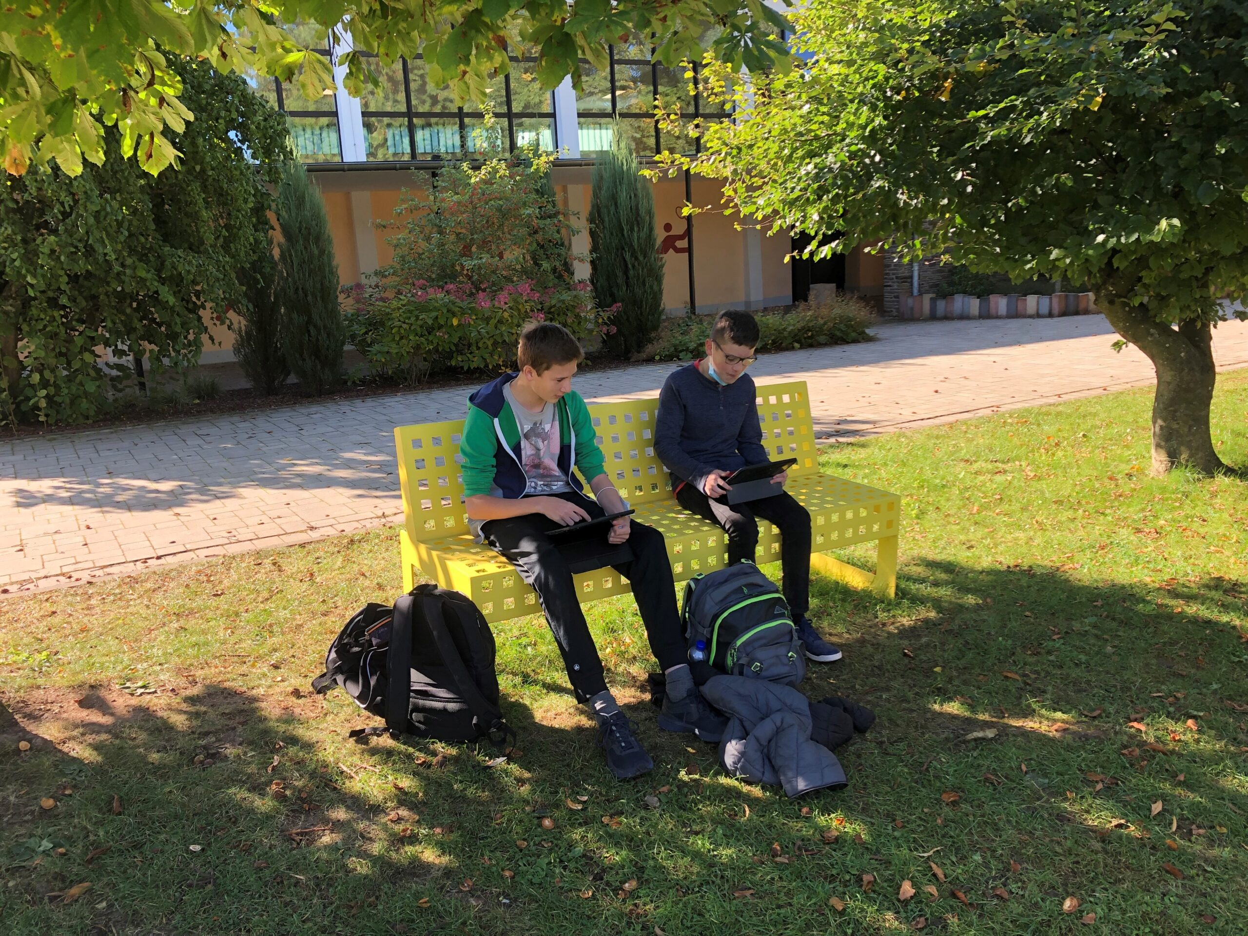 2019 Sitzgelegenheiten Pausen am Gymnasium Steinfeld