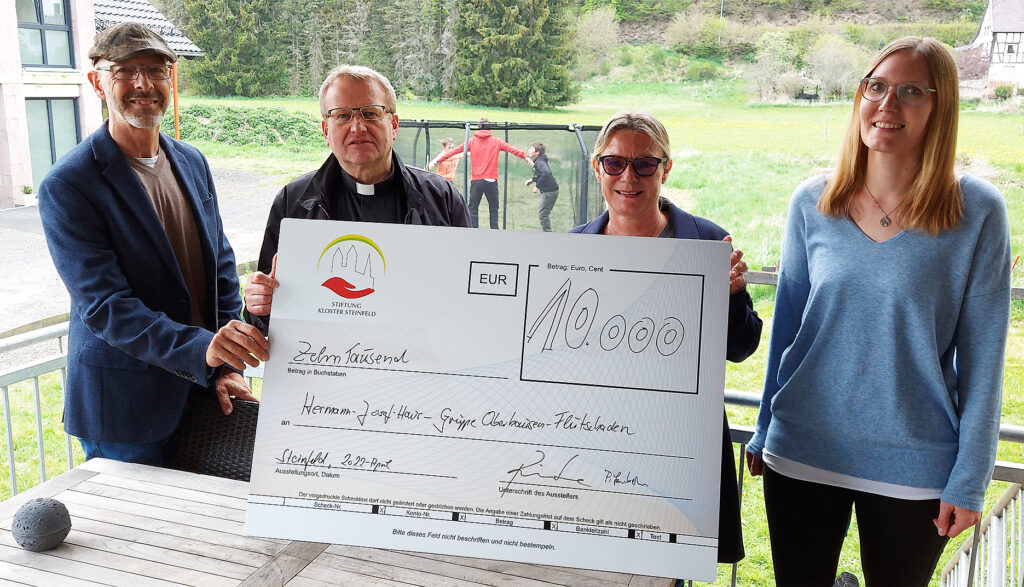 Herrmann Josef Haus Scheckübergabe 05_22